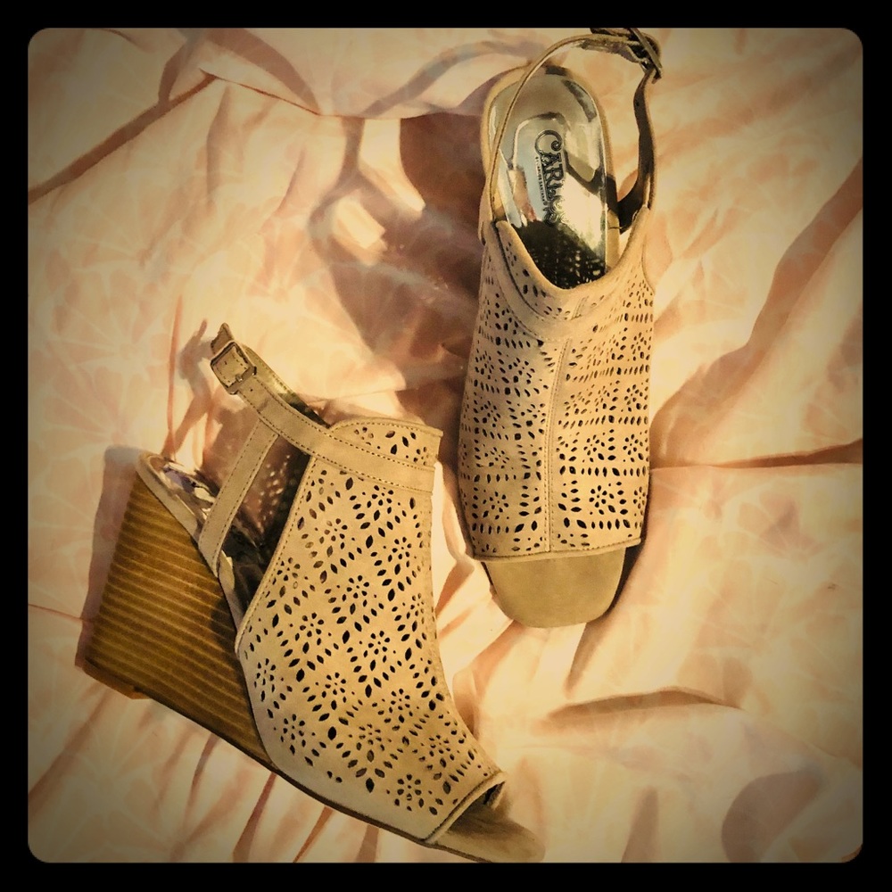 Carlos Santana Tan Wedges 8.5